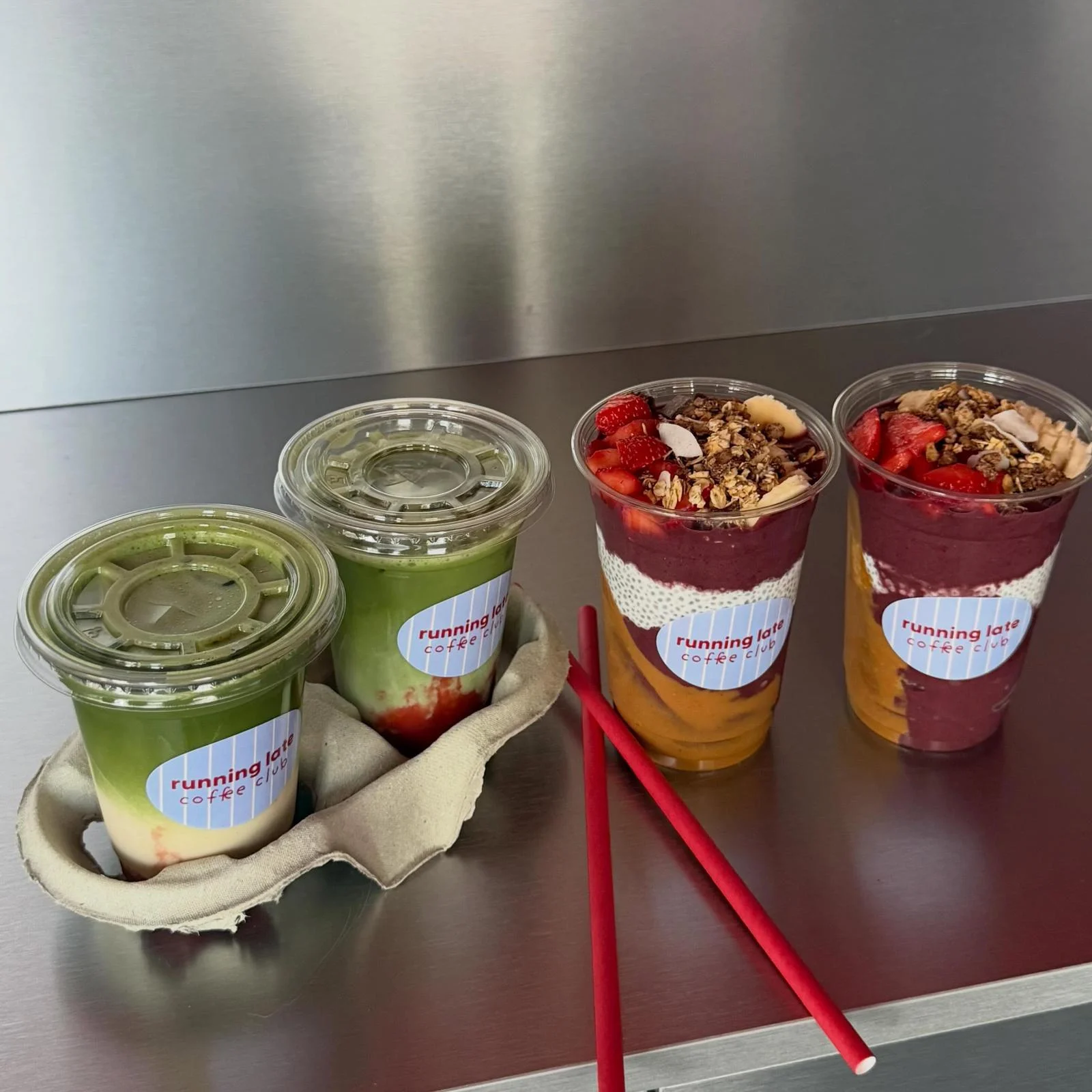 Frisch aufgeschlagener Matcha von running late in Koblenz